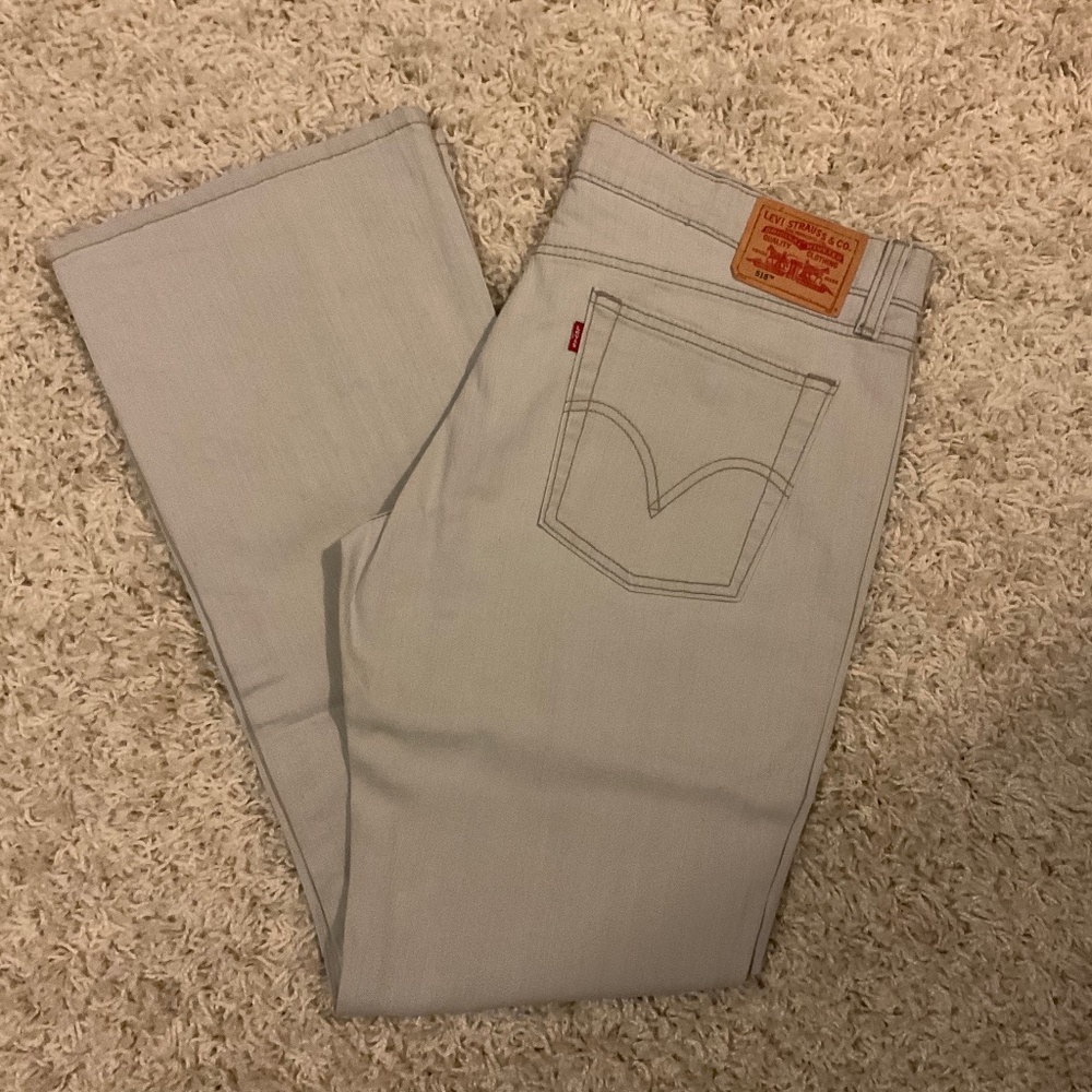 Women’s Levi’s jeans